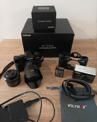 Fujifilm XT-20 con accessori e obiettivi 