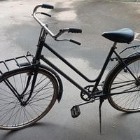 bicicletta con freni a bacchetta da restaurare