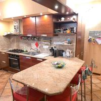 cucina in legno scovolini con penisola 