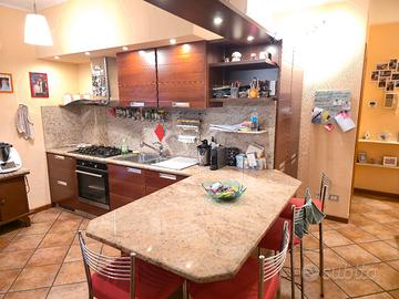 cucina in legno scovolini con penisola 