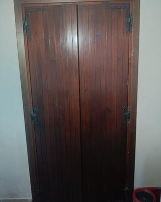 Finestre e portelloni in legno massello su misura 