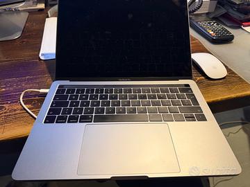 MacBookPro 2017 Touch Bar NON si accende 500gb SSD