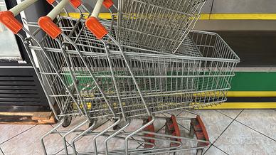 Carrelli e cestino