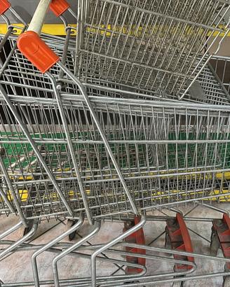Carrelli e cestino