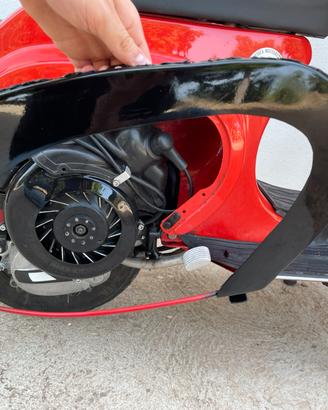 Cofanetto lato motore vespa