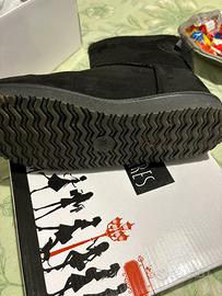 Scarponcini scamosciati neri