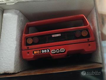 modello Ferrari F40 su base in radica del 1987 