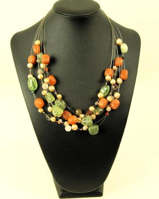 Collana in pietre naturali e oro.