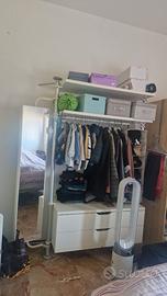 Cassettiera con asta appendiabiti e e ripiani ikea