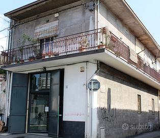 Viagrande, 2 vani e mezzo semindipendente con gara