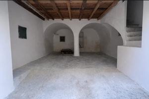 Garage ristrutturato con soppalco Ragusa centro
