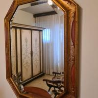 Specchiera ottagonale in legno decorata