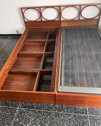 Due letti singoli in legno massello