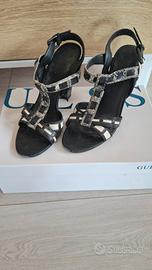 Sandali Guess con tacco