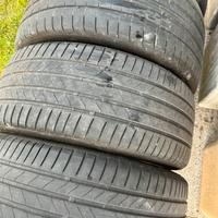 Gomme estive doppia misura 225/40/19 / 255/35/19