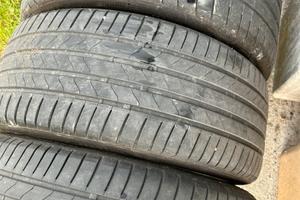 Gomme estive doppia misura 225/40/19 / 255/35/19