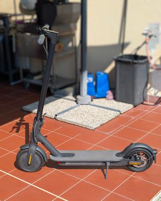 Monopattino Xiaomi Mi Electric Scooter Essential