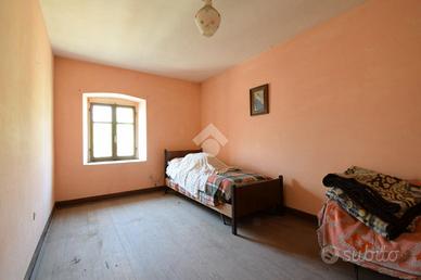 CASA SEMINDIPENDENTE A NUS