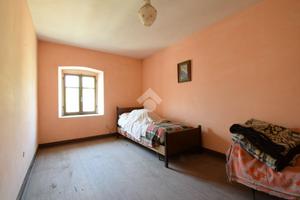 CASA SEMINDIPENDENTE A NUS