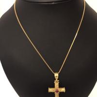 Croce in Oro giallo 18Kt con Rubino .
