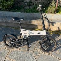 Bicicletta e-bike pieghevole