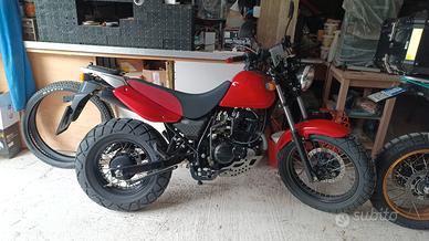 Hyosung Karion 125 rossa