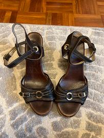 Sandali con zeppa in pelle marrone – Nero Giardini