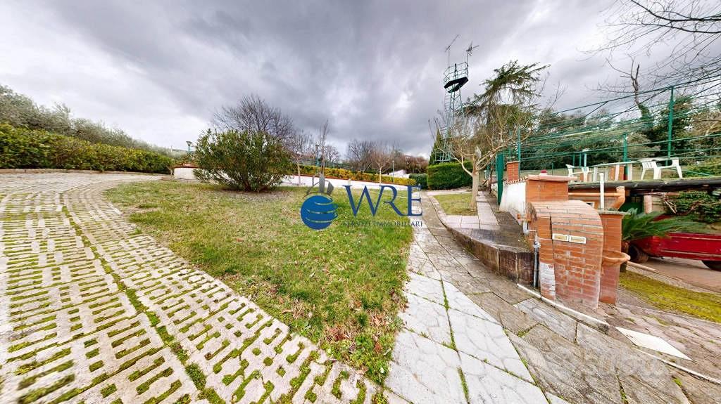 Rustico / Casale di 2392 m² con 3 locali e box aut - Vista 2