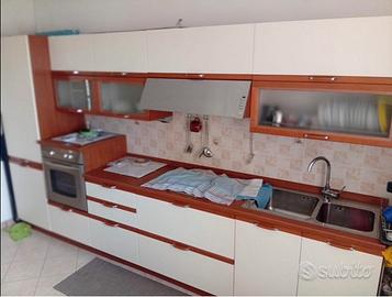 cucina completa di elettrodomestici 