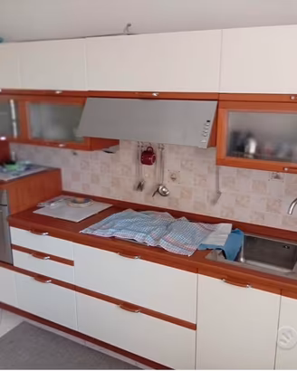 cucina completa di elettrodomestici 