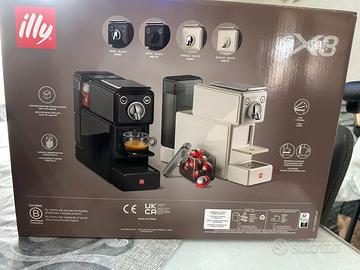 Macchina da caffè a capsule Illy x3.