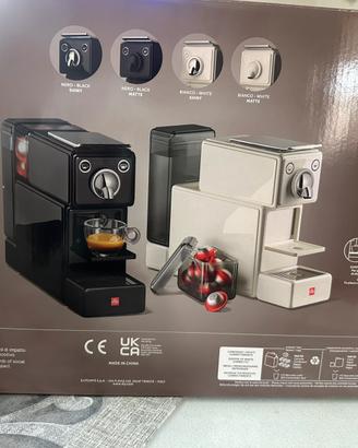 Macchina da caffè a capsule Illy x3.