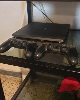 PS4 CON 2 COTROLLER E 3 GIOCHI