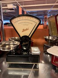 Bilance e Bilance Berkel restaurate rosse e nere