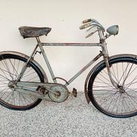 vecchia antica bicicletta uomo bacchetta