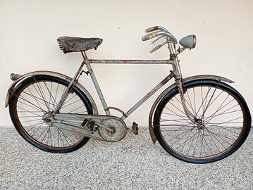 vecchia antica bicicletta uomo bacchetta