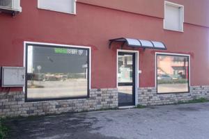 Affitto spazio commerciale