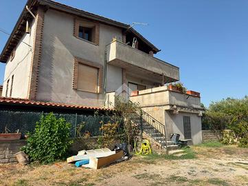 3 LOCALI A ANGUILLARA SABAZIA