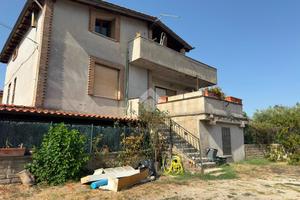 3 LOCALI A ANGUILLARA SABAZIA