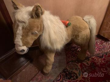 Cavallo in peluche rigido