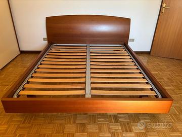 Letto matrimoniale in legno
