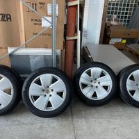 Cerchi Porsche Taycan completi di gomme