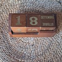 Calendario da tavolo in legno 