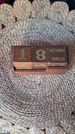 Calendario da tavolo in legno 