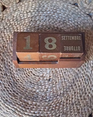 Calendario da tavolo in legno 