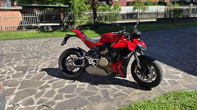 Ducati Street fighter  V4 red ‘25