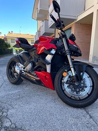 Ducati Streetfighter V2