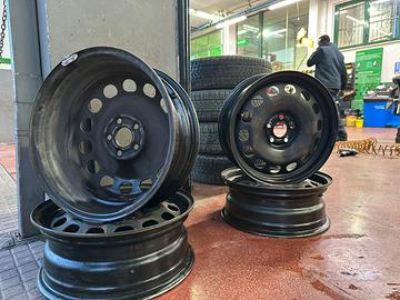 Cerchi in ferro e borchie r16 originali volkswagen