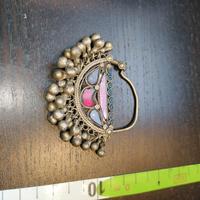 Bracciali, anelli, monili e oggetti arredamento