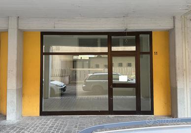 Negozio con ampia vetrina